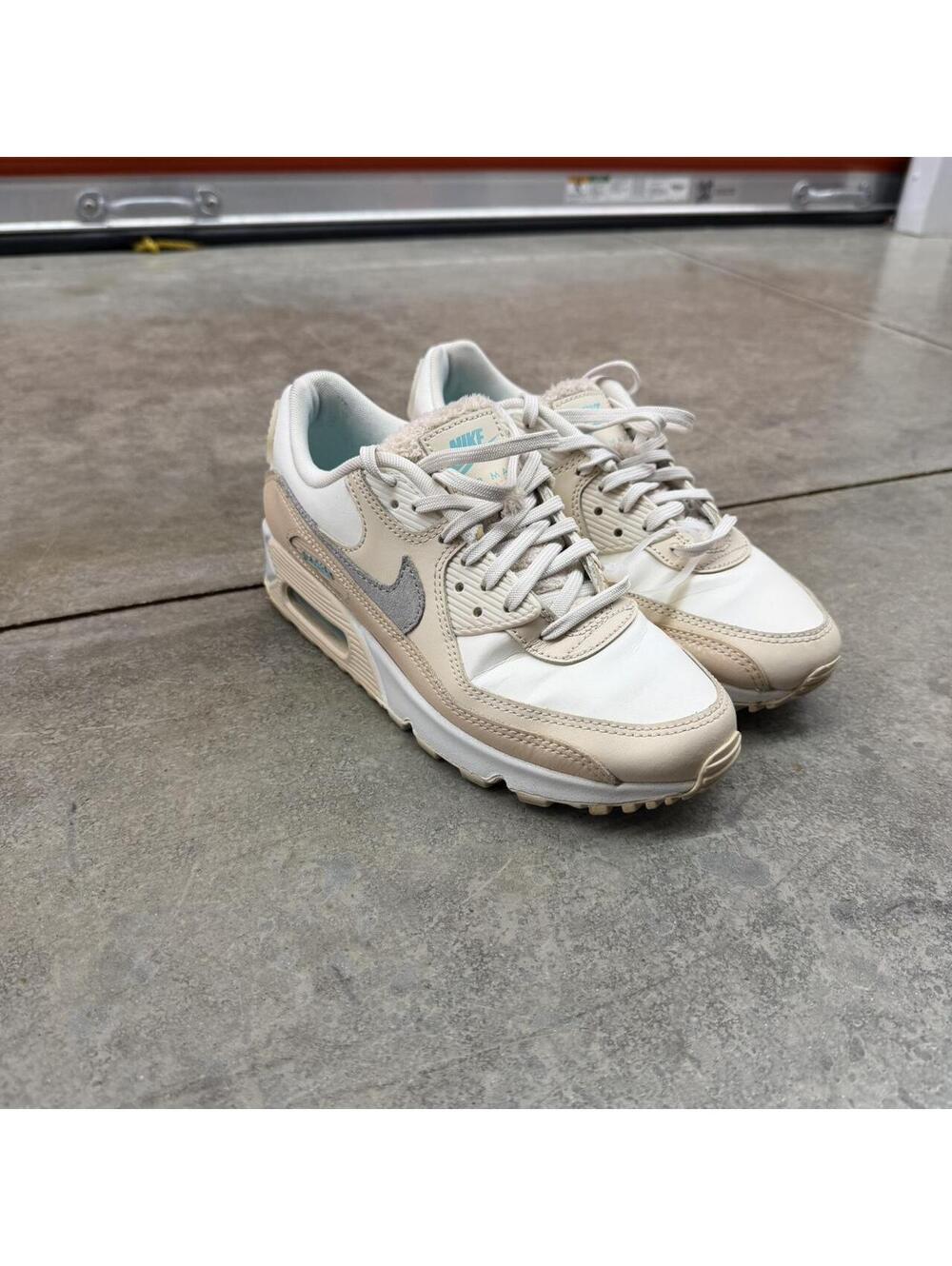 Nike Air Max 90 SE Mama Beige gym shoes size 7 WOMENS